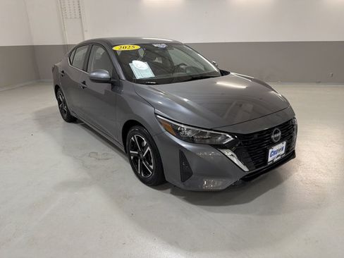 Used 2025 Nissan Sentra SV FWD image 4
