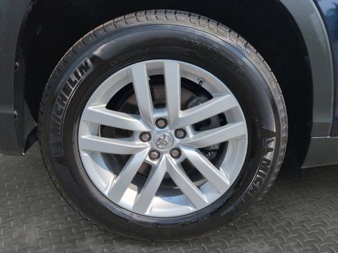 Used 2015 Toyota Highlander LE FWD image 29