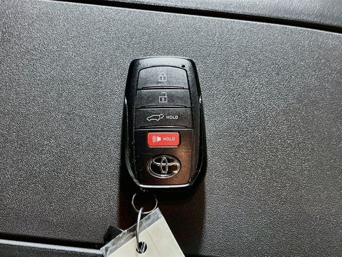 Used 2026 Toyota Highlander XLE AWD/4WD image 36