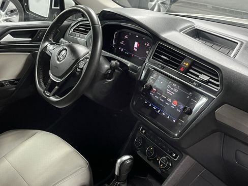 Used 2021 Volkswagen Tiguan SEL FWD image 19