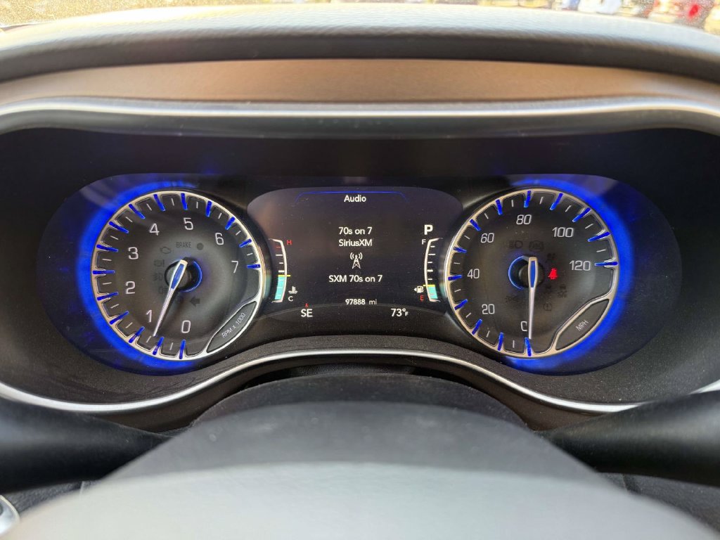 Used 2018 Chrysler Pacifica Touring-L Plus w/ Tire & Wheel Group FWD image 25
