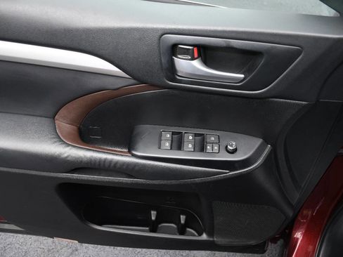 Used 2015 Toyota Highlander XLE image 15