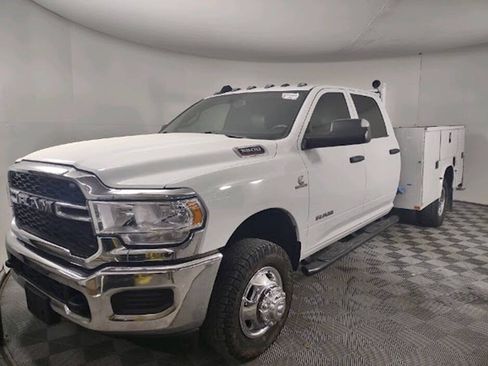 Used 2022 RAM 3500 Tradesman w/ Chrome Appearance Group AWD/4WD image 2