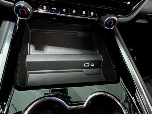 Used 2025 Chevrolet Tahoe LS image 35