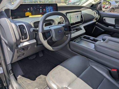 Used 2025 Ford Expedition Max Active AWD/4WD image 17