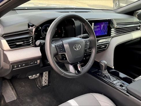 Used 2025 Toyota Camry SE image 18