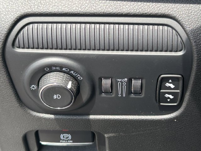 Used 2024 Jeep Wagoneer Series III AWD/4WD image 23