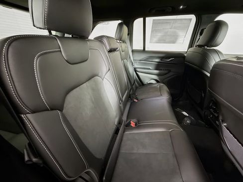 New 2025 Jeep Grand Cherokee Altitude image 26