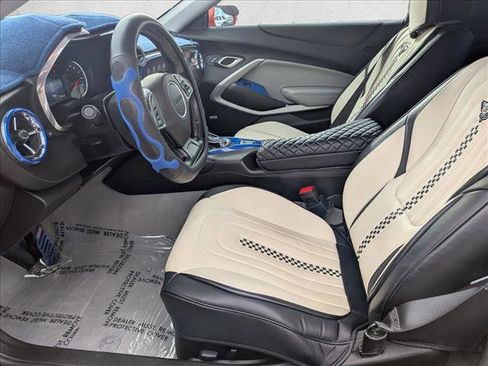 Used 2019 Chevrolet Camaro LT w/ Technology Package image 11