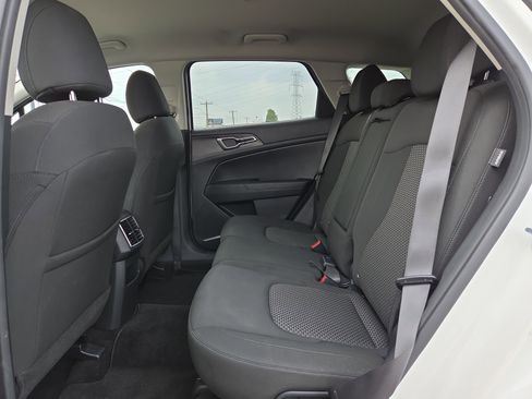 Used 2024 Kia Sportage LX image 8