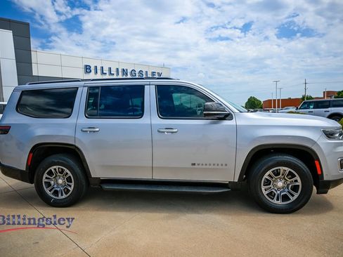 Used 2024 Jeep Wagoneer 4WD image 8