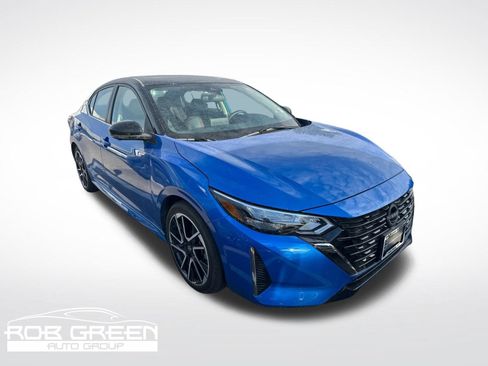 Used 2025 Nissan Sentra SR FWD image 1