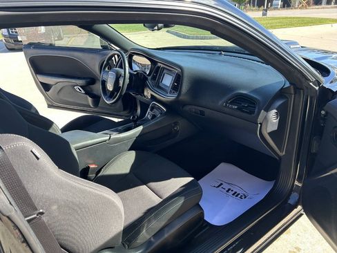 Used 2016 Dodge Challenger R/T image 18
