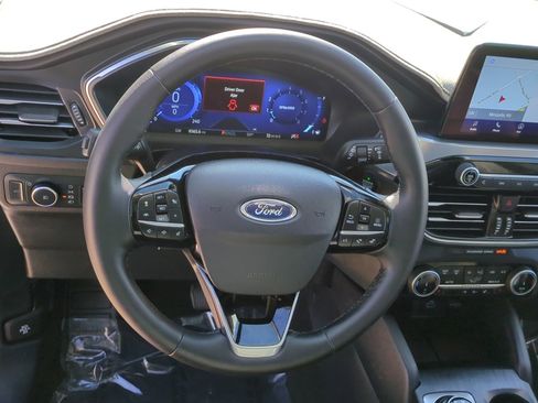 Used 2022 Ford Escape Titanium w/ Class II Trailer Tow Package image 17