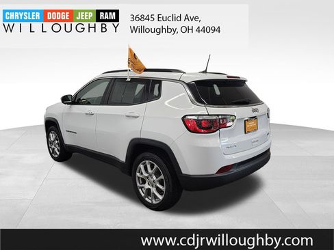 Certified 2022 Jeep Compass Latitude w/ Sun and Sound Group AWD/4WD image 6