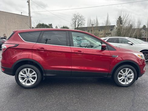 Used 2017 Ford Escape SE image 8