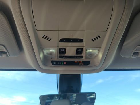 Used 2021 GMC Acadia Denali w/ Denali Technology Package FWD image 27