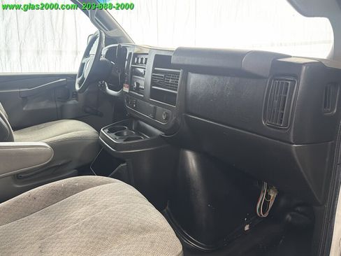 Used 2016 Chevrolet Express 3500 RWD image 5