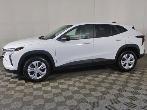 Used 2025 Chevrolet Trax LS image 15