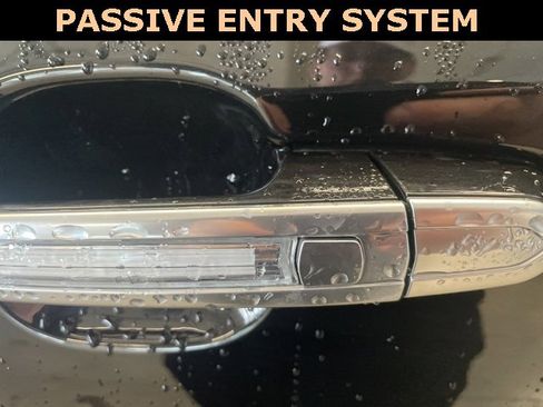 Used 2024 Cadillac XT4 Premium Luxury image 10