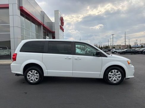 Used 2018 Dodge Grand Caravan SE w/ UConnect Hands-Free Group FWD image 8