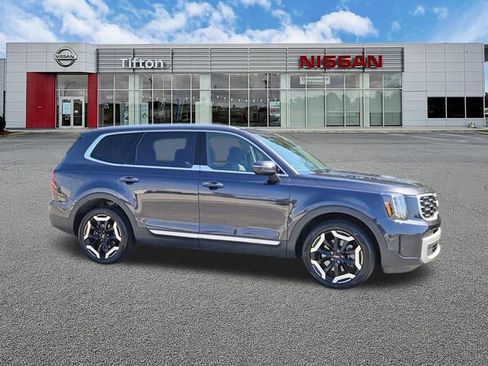 Used 2025 Kia Telluride S FWD image 3