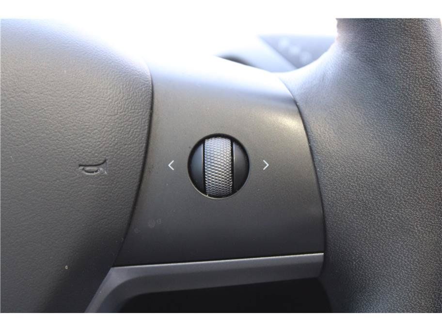 Used 2022 Tesla Model Y Performance AWD/4WD image 18