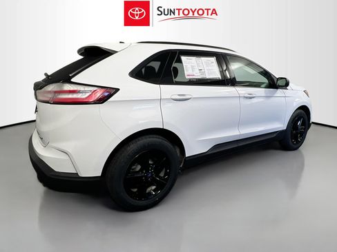 Used 2020 Ford Edge SE image 4