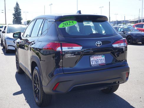 Used 2025 Toyota Corolla Cross L FWD image 8