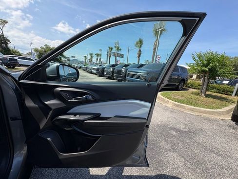 Used 2025 Chevrolet Trax LT w/ LT Convenience Package FWD image 28