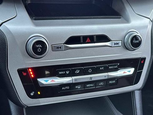 Used 2022 Ford Explorer XLT w/ Equipment Group 202A image 19