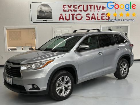 Used 2015 Toyota Highlander XLE FWD image 1