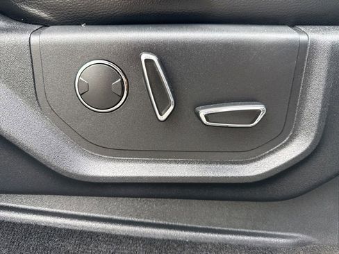 Used 2017 Ford F350 Lariat w/ Chrome Package image 29