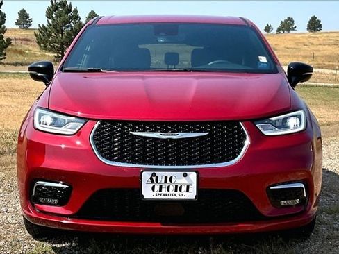 Used 2025 Chrysler Pacifica Select FWD image 2
