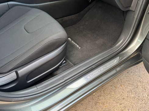 Used 2025 Hyundai Elantra SE FWD image 14