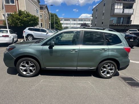Used 2017 Subaru Forester 2.5i Touring AWD/4WD image 4