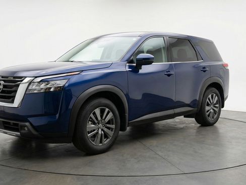 Used 2025 Nissan Pathfinder SV AWD/4WD image 3