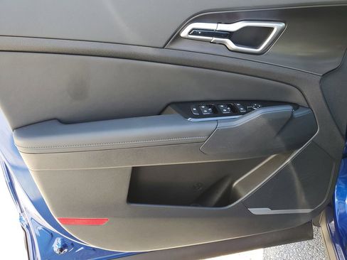 Used 2025 Kia Sportage EX FWD image 19