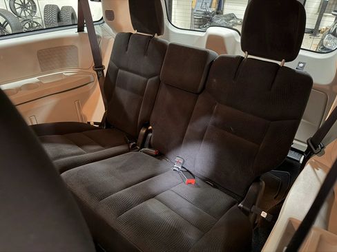 Used 2019 Dodge Grand Caravan SE FWD image 20
