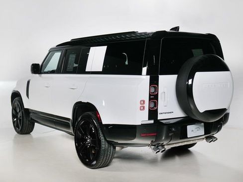 Used 2025 Land Rover Defender 130 V8 image 32