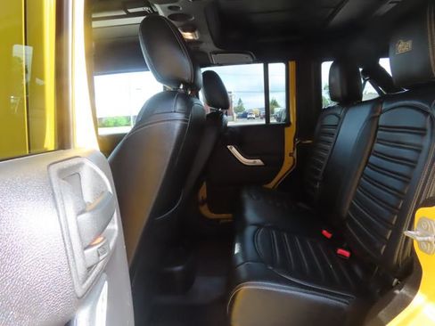 Used 2015 Jeep Wrangler Unlimited Rubicon w/ Connectivity Group AWD/4WD image 24
