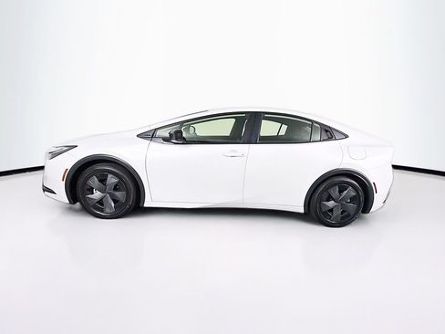 Used 2025 Toyota Prius LE FWD image 10