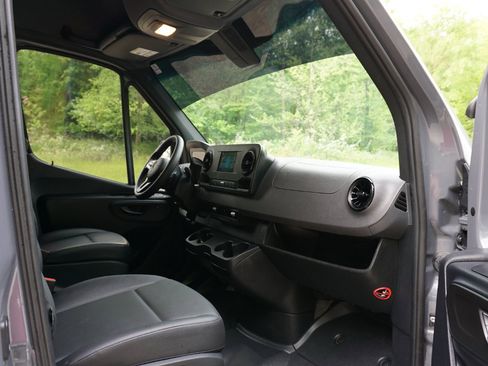 Used 2024 Mercedes-Benz Sprinter 2500 image 13