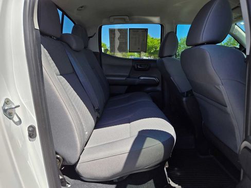 Certified 2021 Toyota Tacoma SR5 AWD/4WD image 15