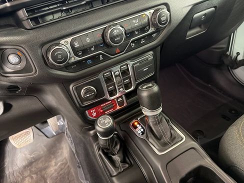 Used 2024 Jeep Wrangler Unlimited AWD/4WD image 16