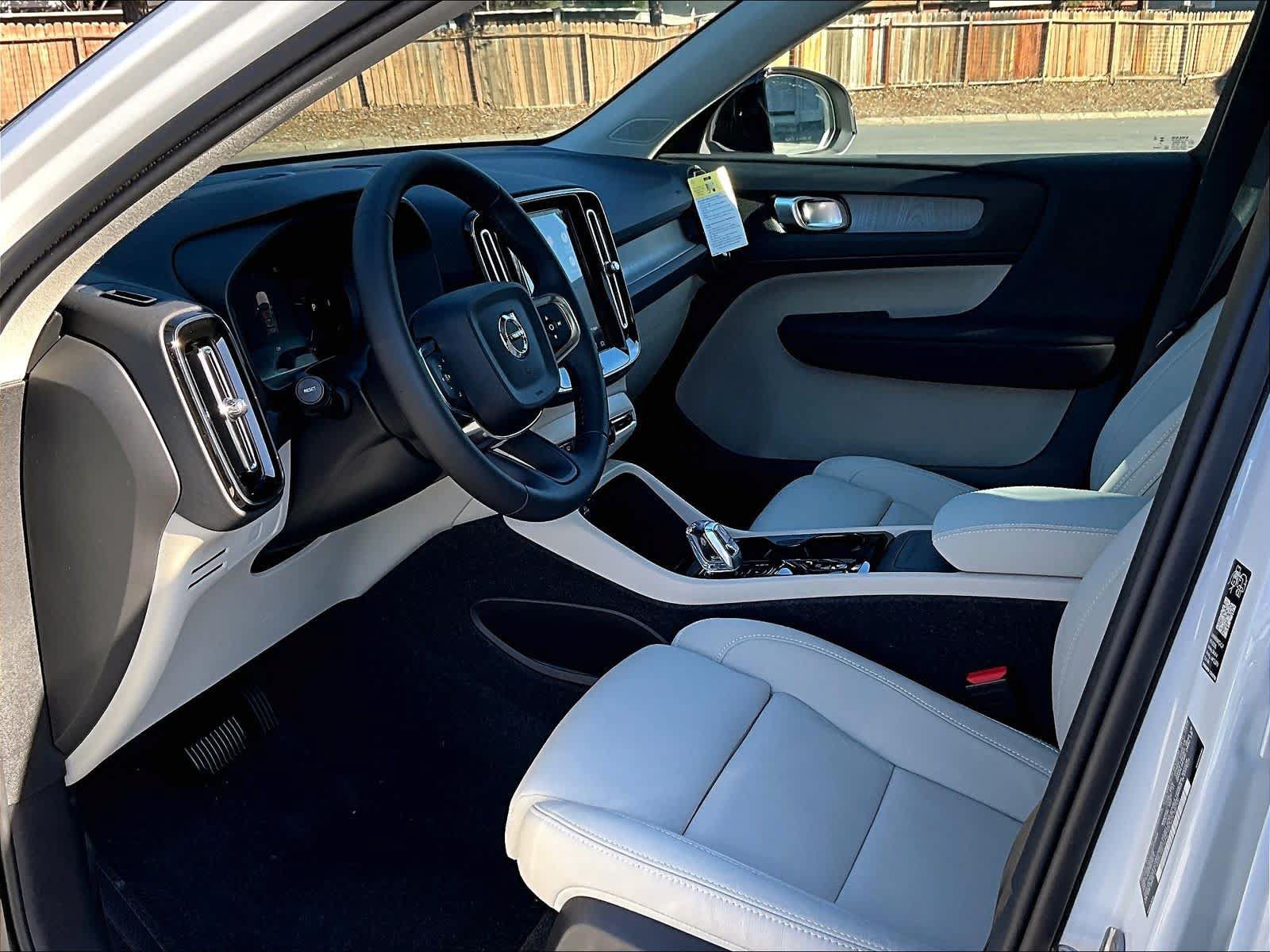 New 2026 Volvo XC40 B5 Plus w/ Protection Package Premier AWD/4WD image 8
