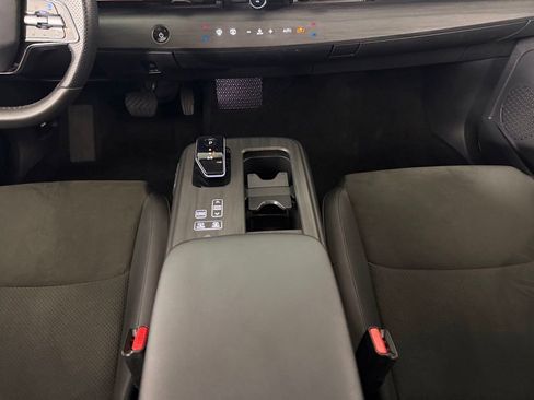 Used 2024 Nissan Ariya FWD image 17