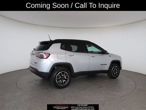 Used 2025 Jeep Compass Trailhawk AWD/4WD image 23