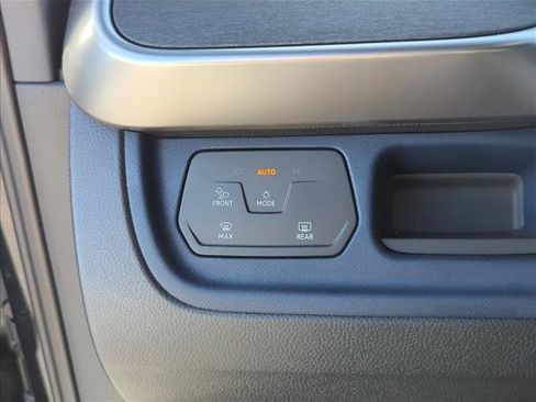 Used 2025 Volkswagen ID. Buzz Pro S RWD image 15