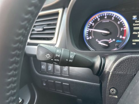 Used 2019 Toyota Highlander XLE image 24